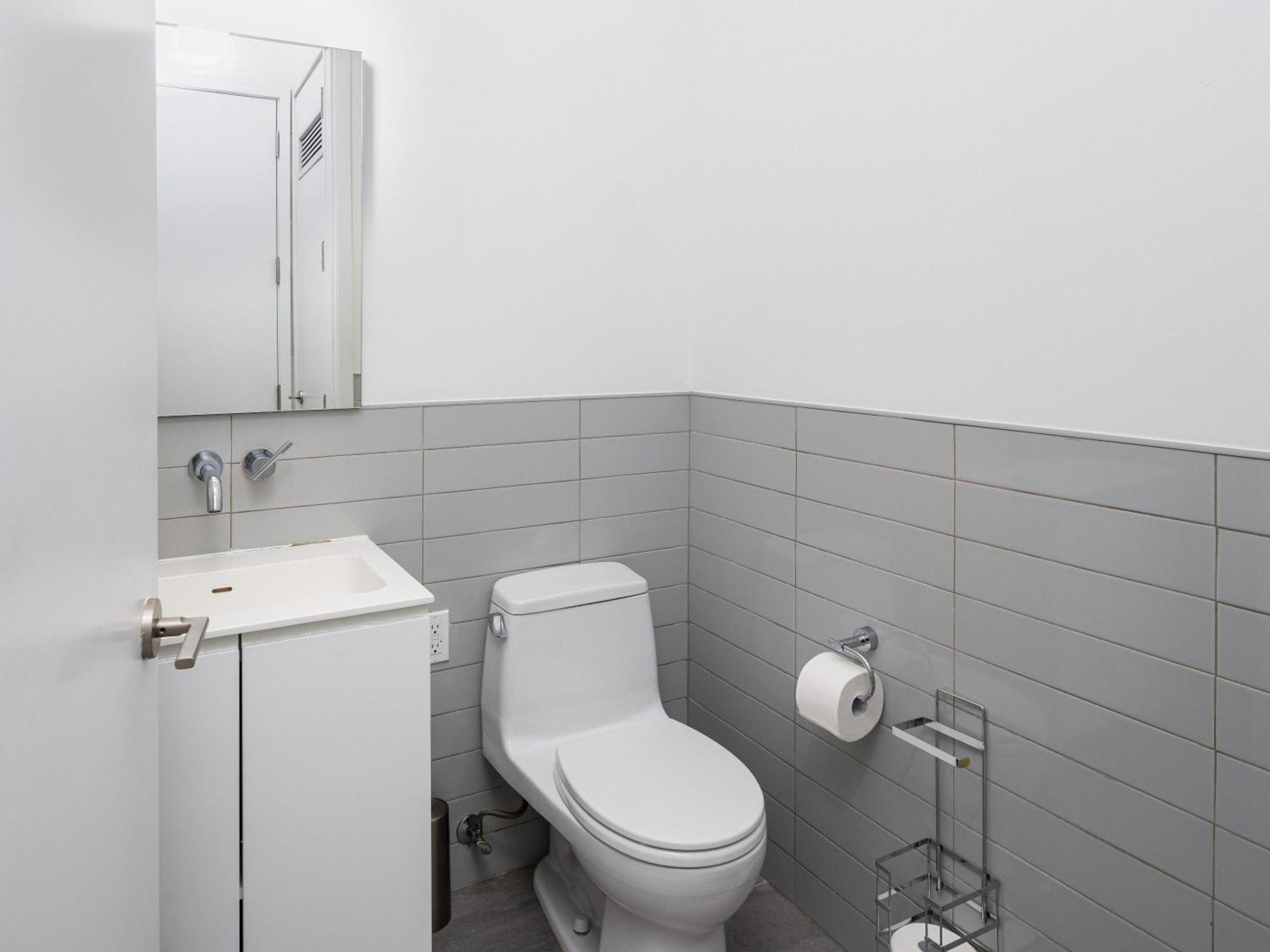 Chic 1bd With Rooftop W/d In Unit Downtown Apartment *