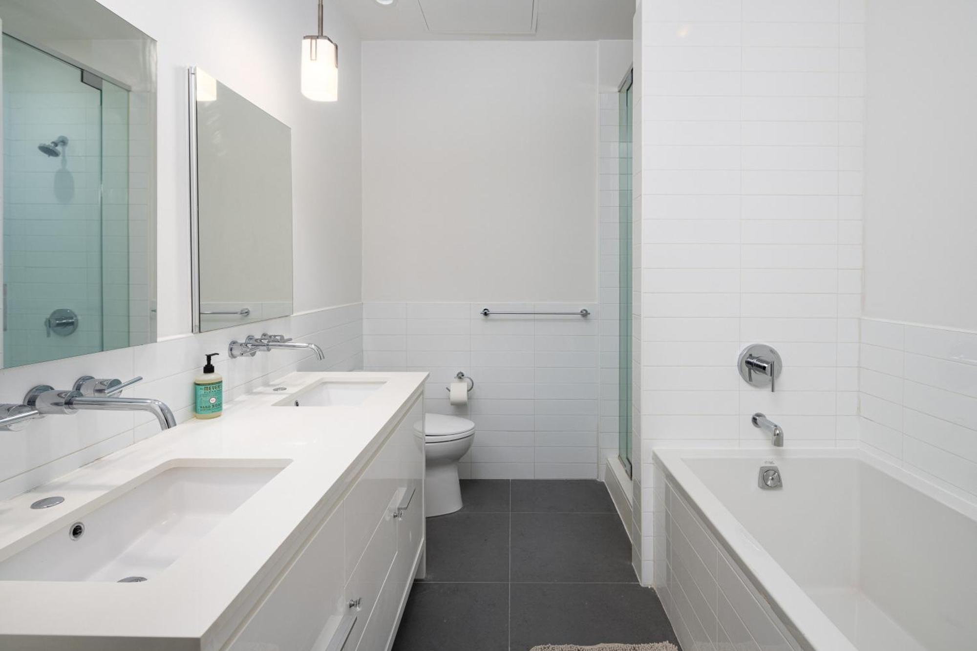 Chic 1bd With Rooftop W/d In Unit Downtown Apartment New York