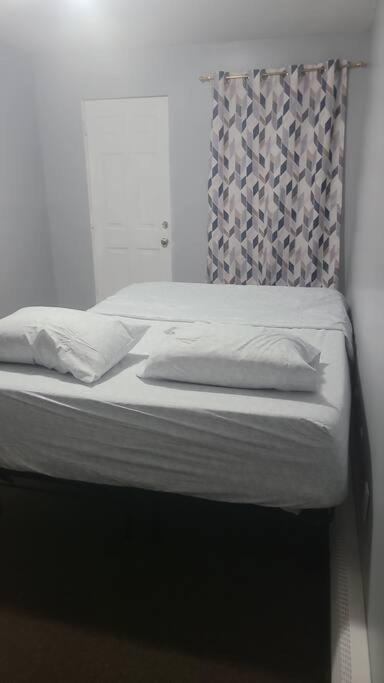 Homestay In A House With King Size Bed In A Landlord Hosted Three Bedroom New York