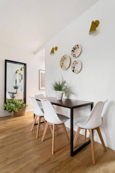 Bright Designer In Historic Harlem Apartment *