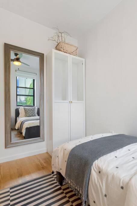 Apartment Bright Designer In Historic Harlem New York