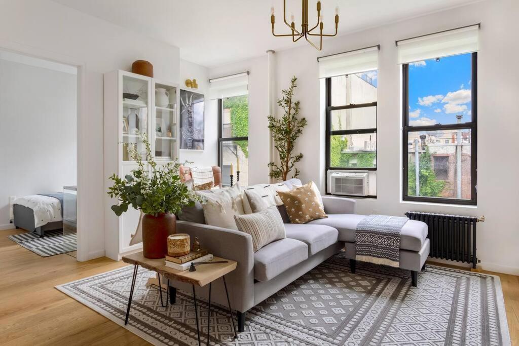 Bright Designer In Historic Harlem Apartment New York