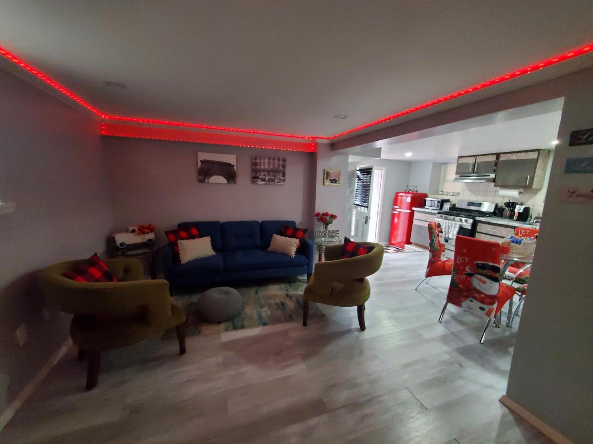 Lovely 2 Bedroom With 2 Entrance And Parking