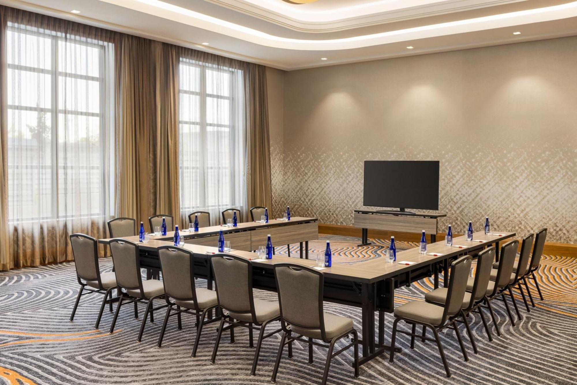 Hotel Marriott Jfk Airport 3*