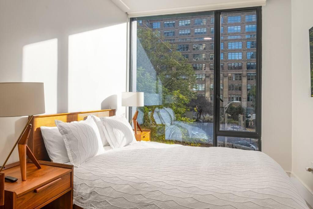Luxurious Soho Apartment~ 2 Bedroom 2 Bathroom Apartment *