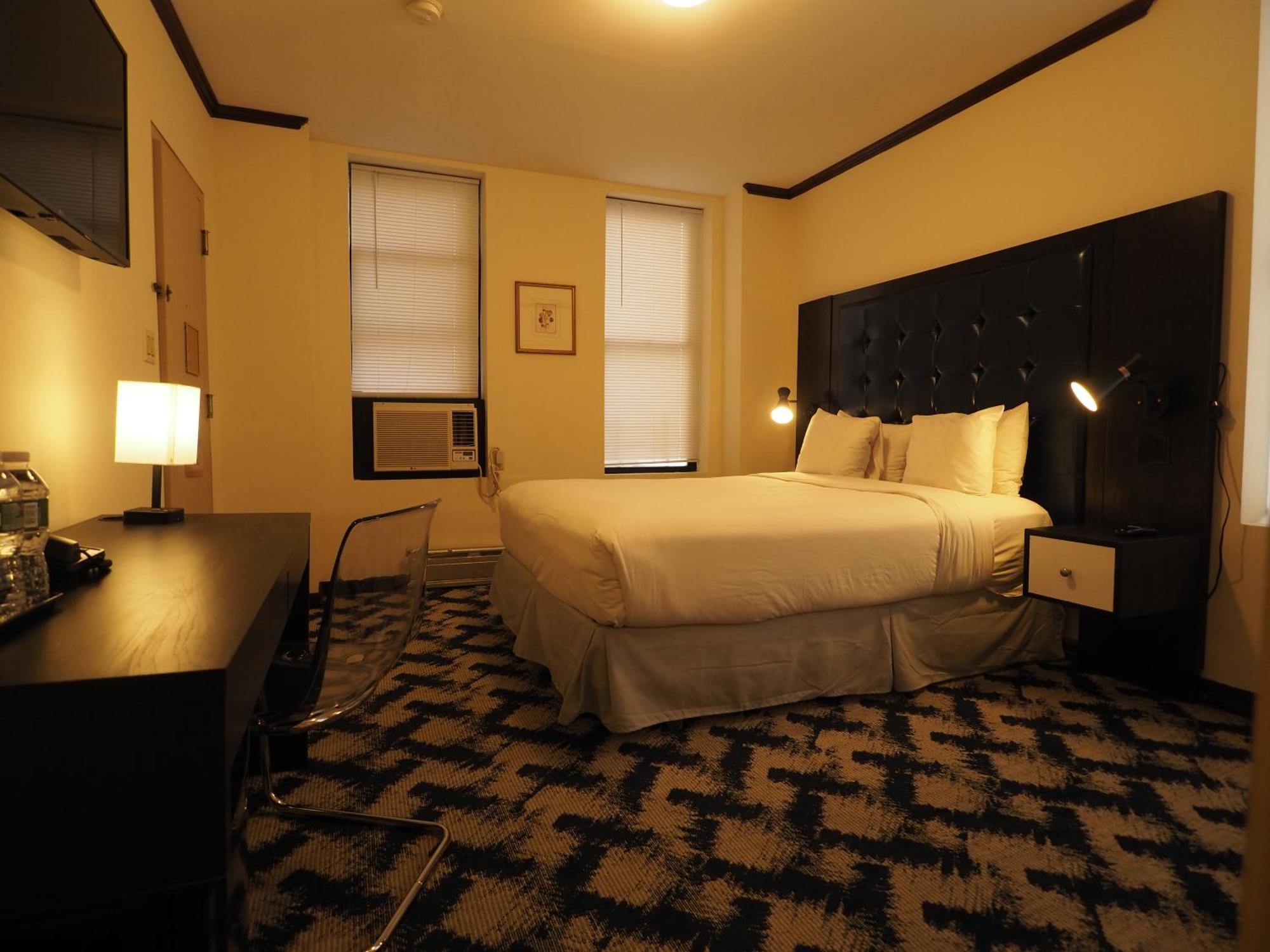 Night Broadway Hotel New York