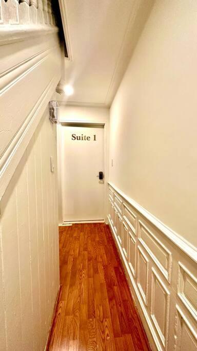 Bright, Airy, Luxe Hideaway”w” Private Backyard * New York
