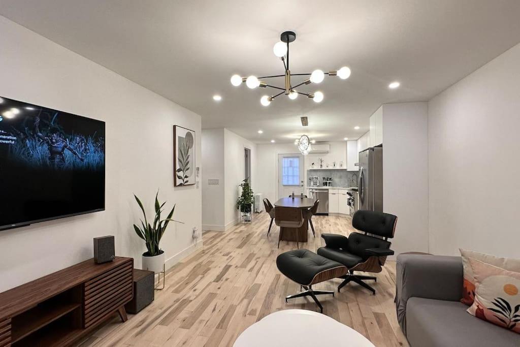 Bright, Airy, Luxe Hideaway”w” Private Backyard *