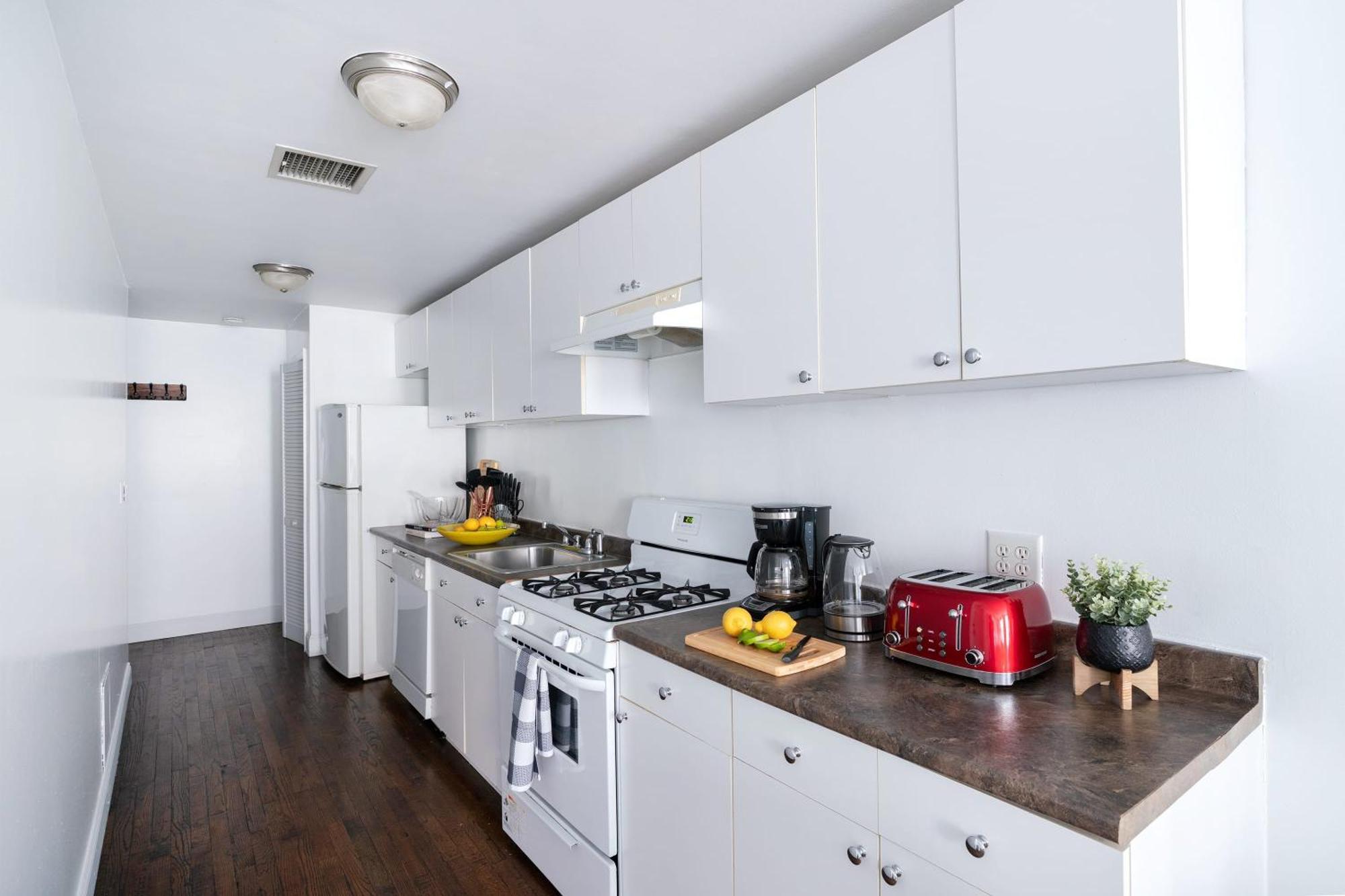 Apartment 1435-3-3 Bedrooms 2bath W D Prime Upper East *