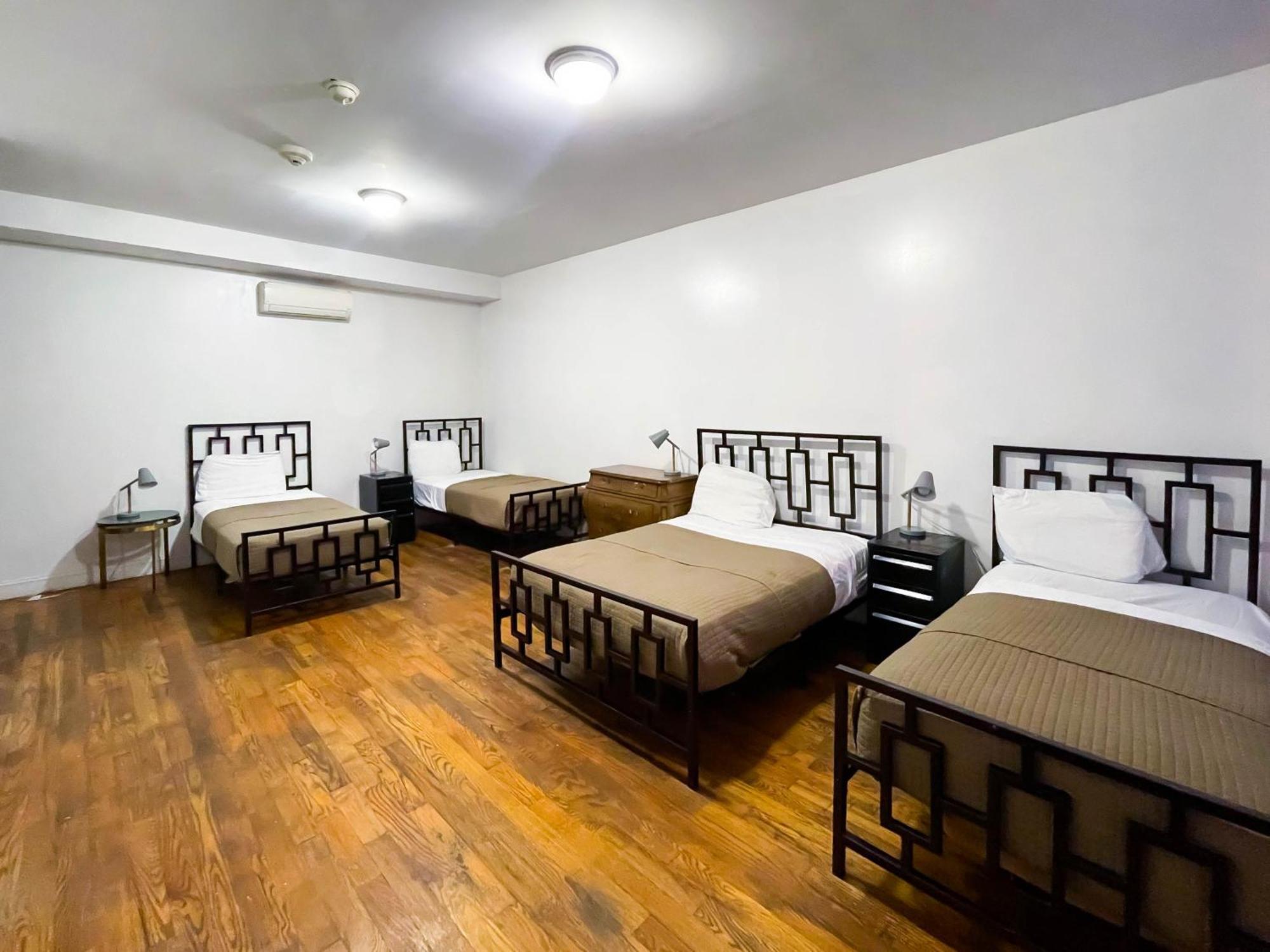 Hostel Ny Moore *