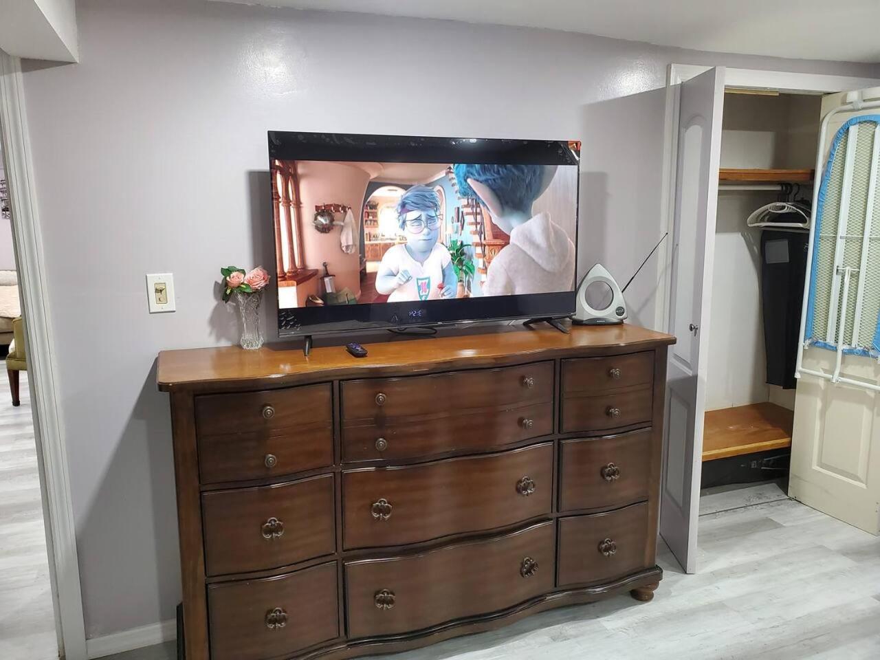 Lovely 2 Bedroom With 2 Entrance And Parking * New York
