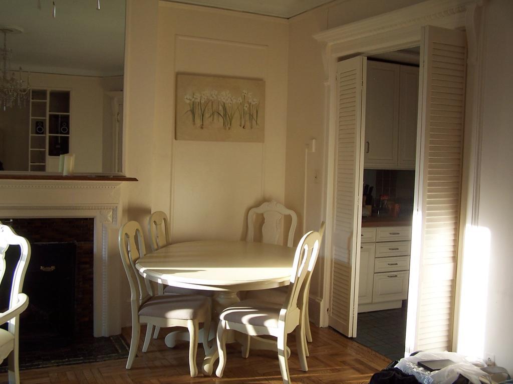 Apartment Brownstone Bed And No Breakfast *