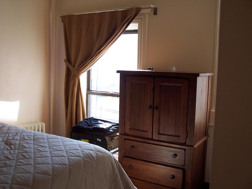 Apartment Brownstone Bed And No Breakfast *