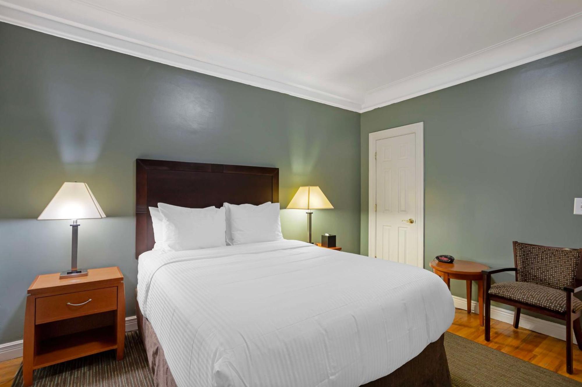 Best Western Plus Hospitality House Hotel 3*