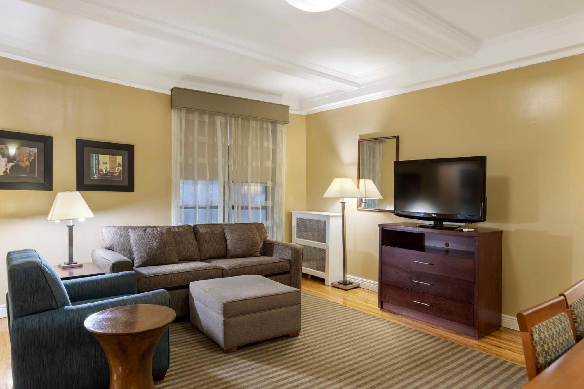Best Western Plus Hospitality House 3*