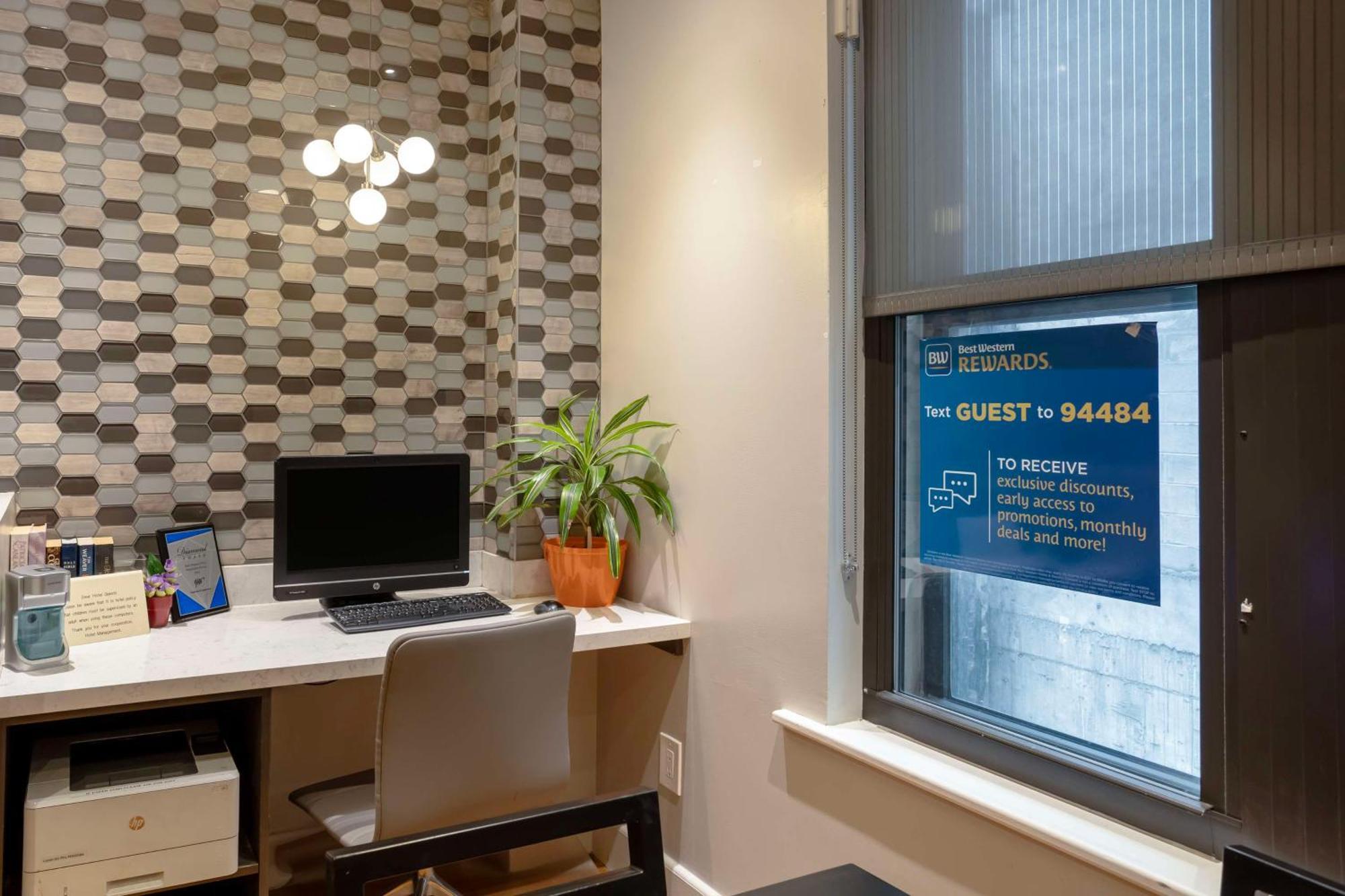 Hotel Best Western Plus Hospitality House 3*