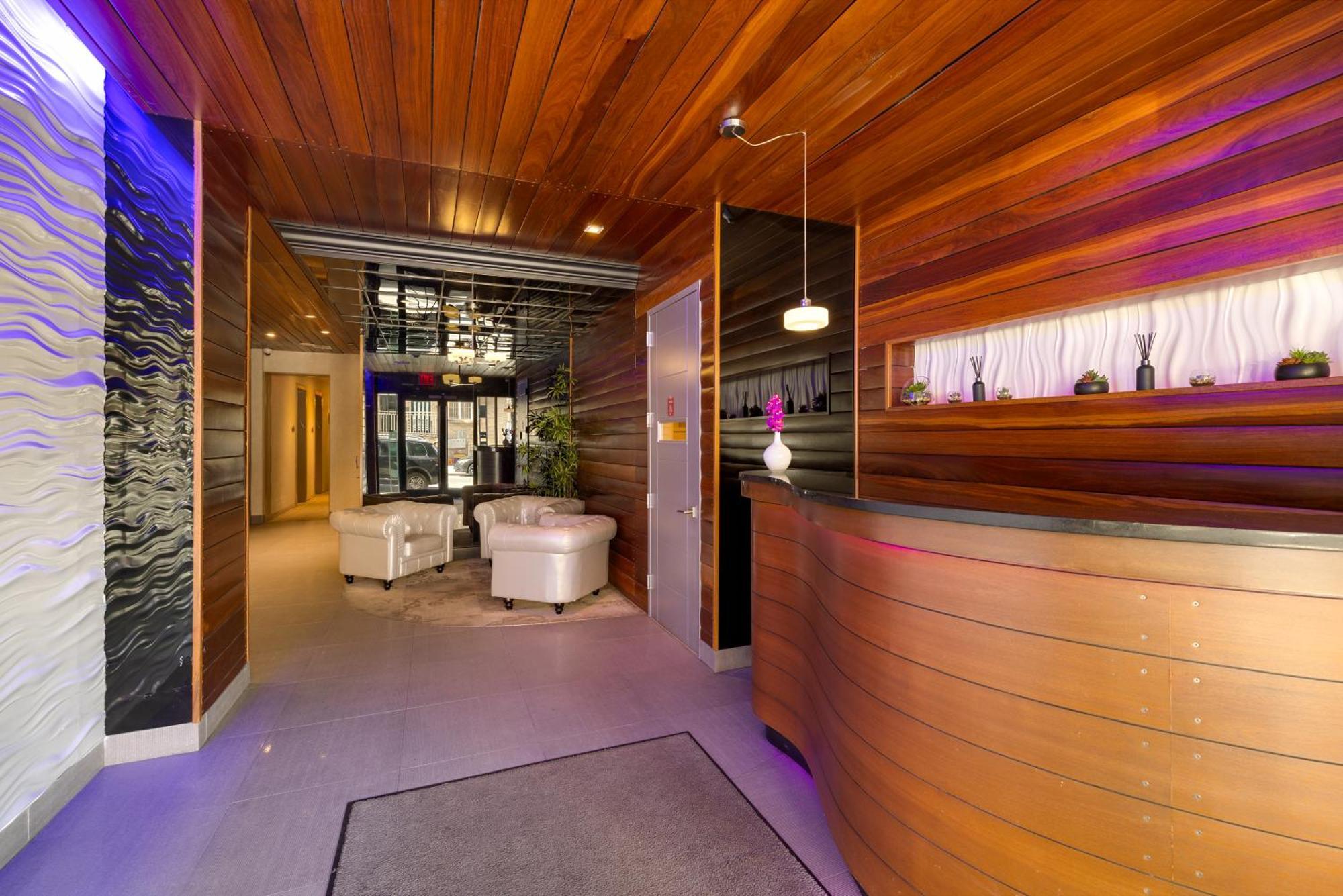 Aura Hotel Brooklyn 4*