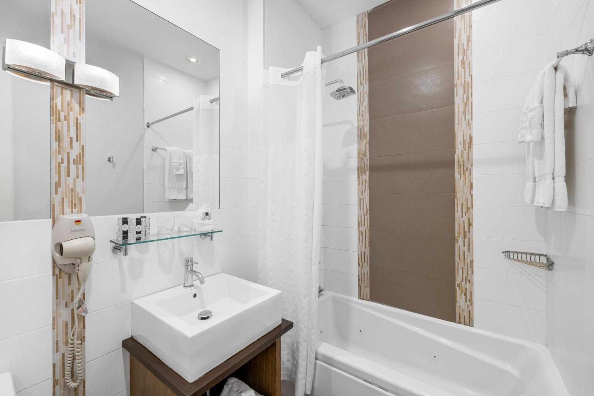 Aura Hotel Brooklyn Hotel