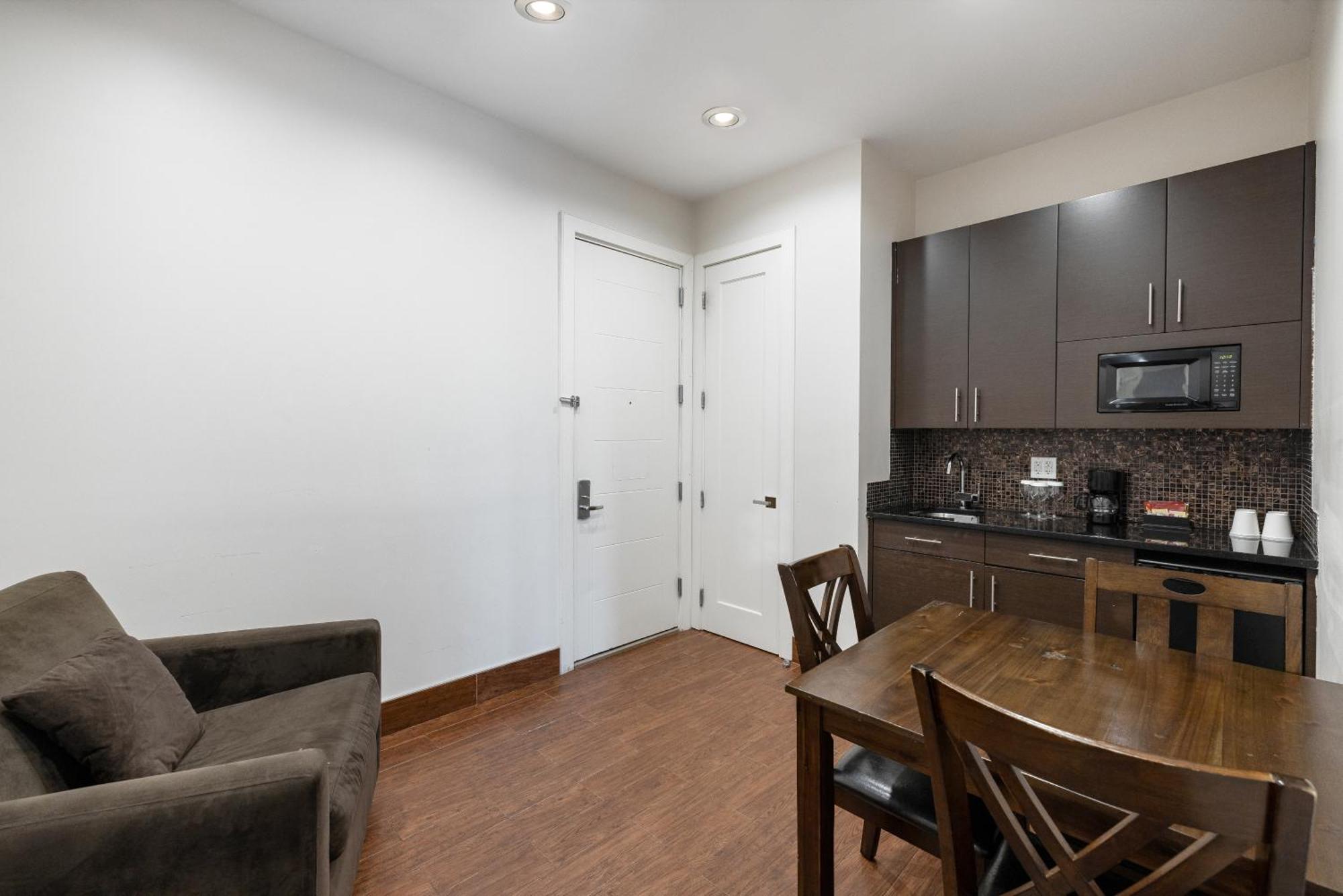 Hotel Aura Hotel Brooklyn 4*