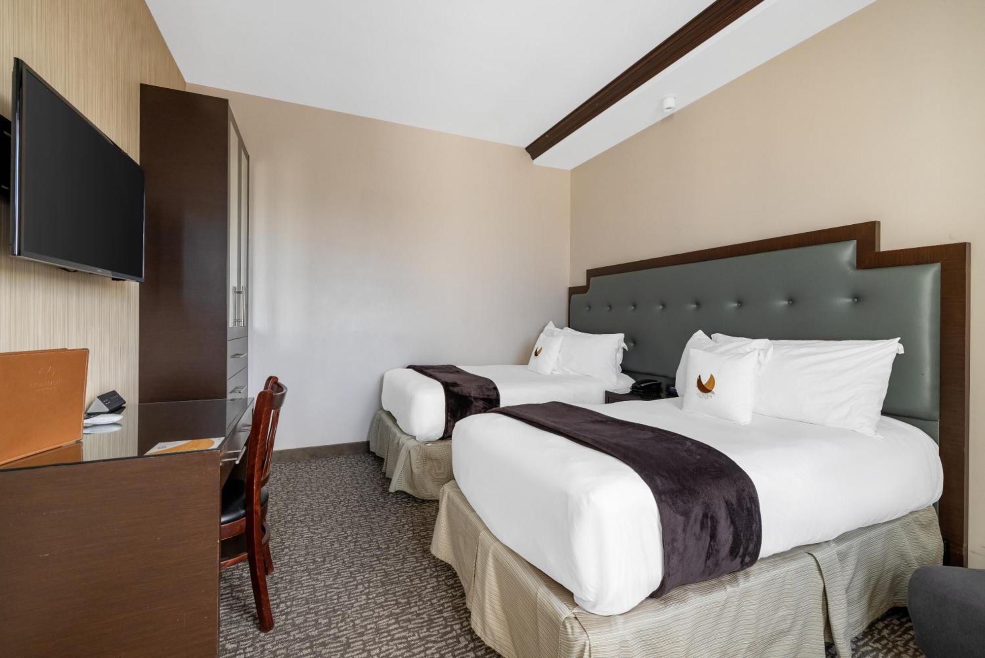 Aura Hotel Brooklyn 4*