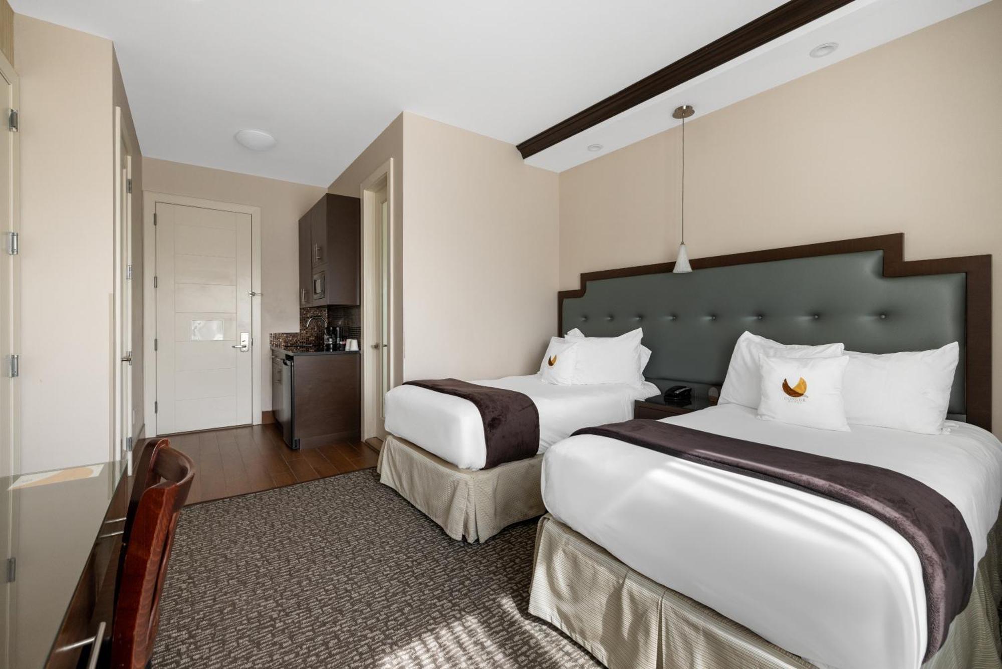 Aura Hotel Brooklyn 4*