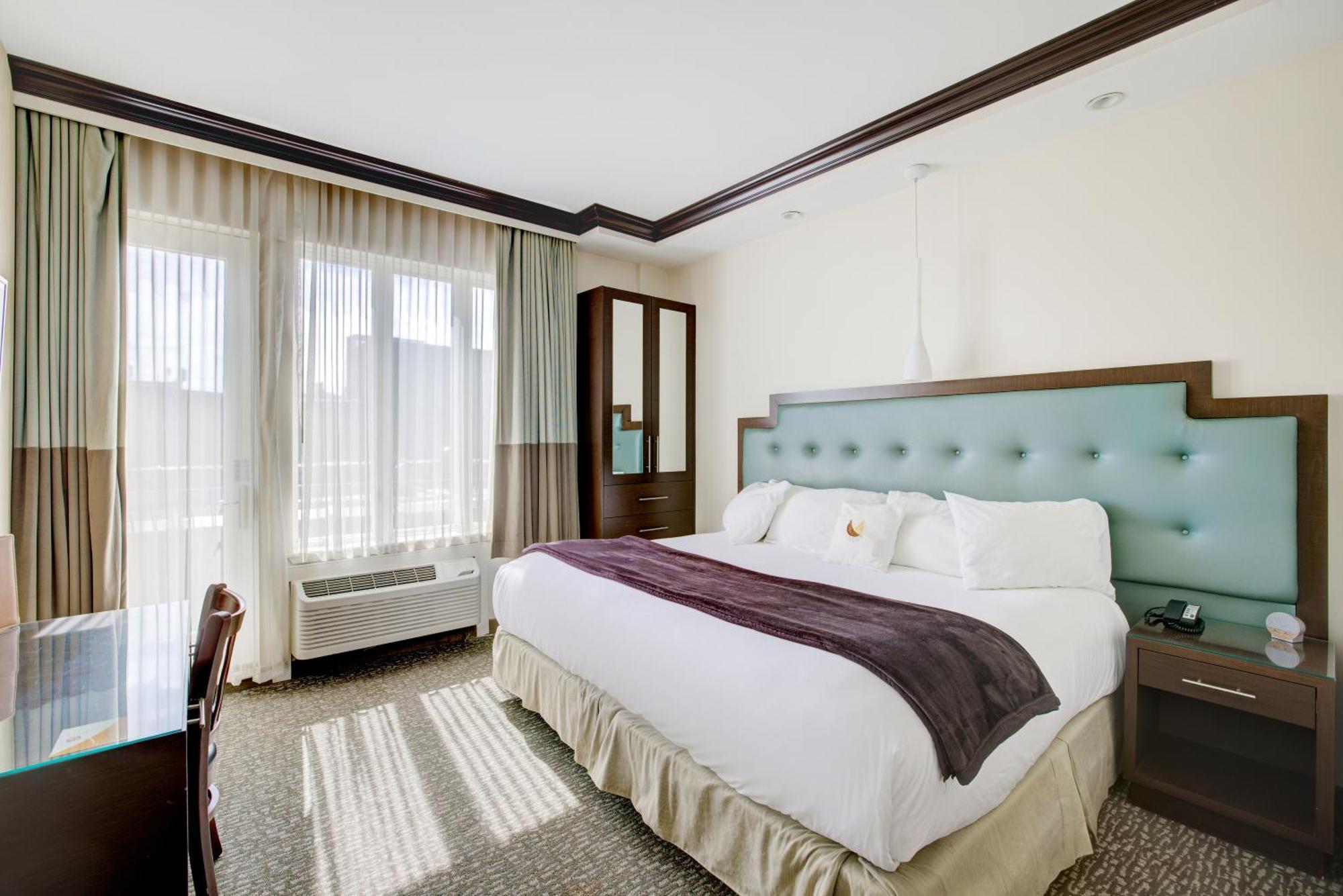 Aura Hotel Brooklyn 4*