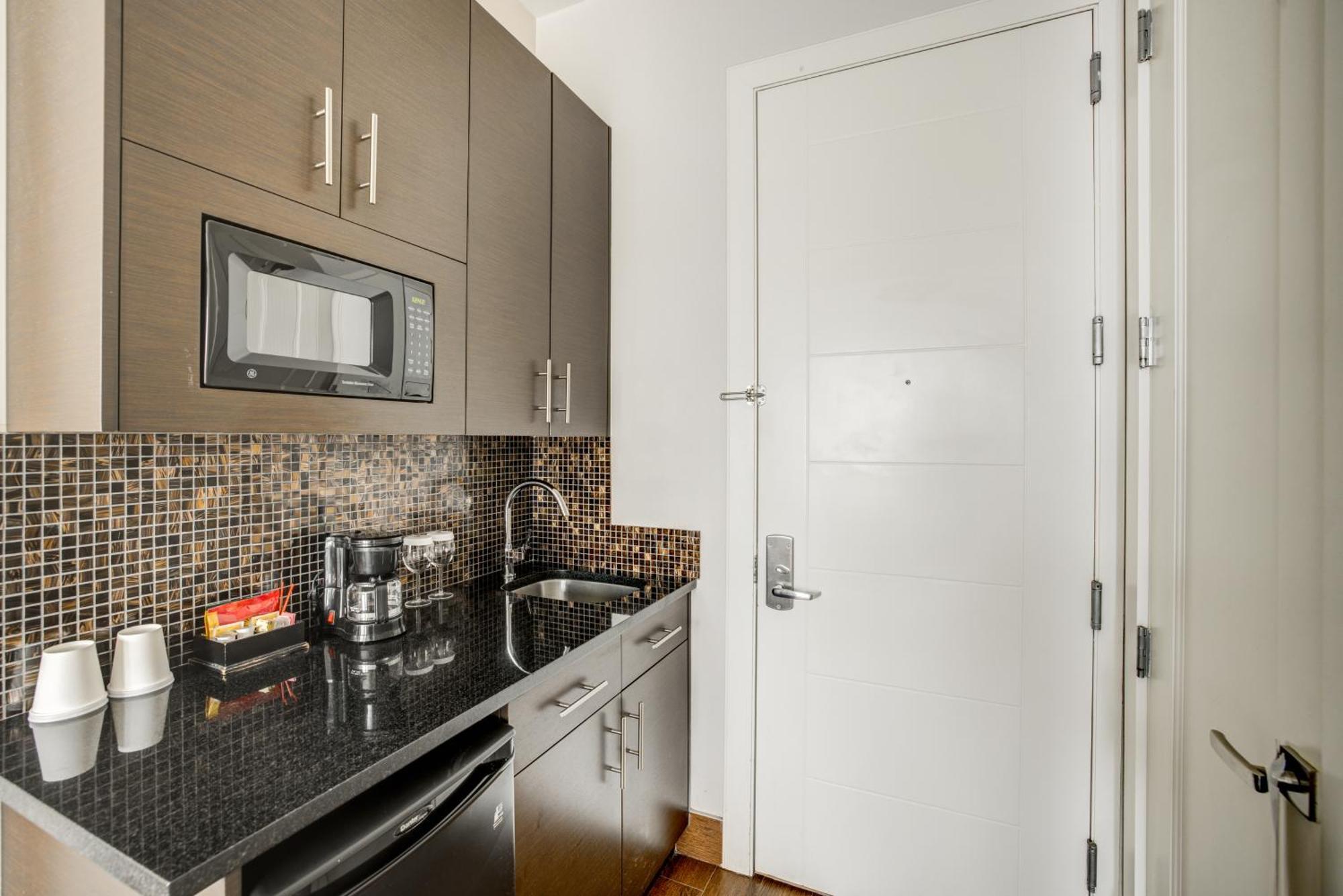 Aura Hotel Brooklyn Hotel 4*