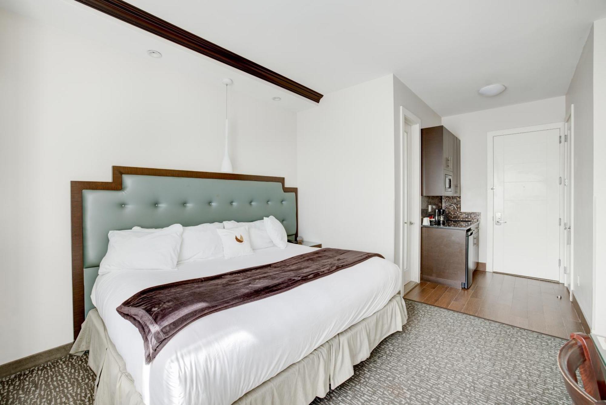 Aura Hotel Brooklyn New York