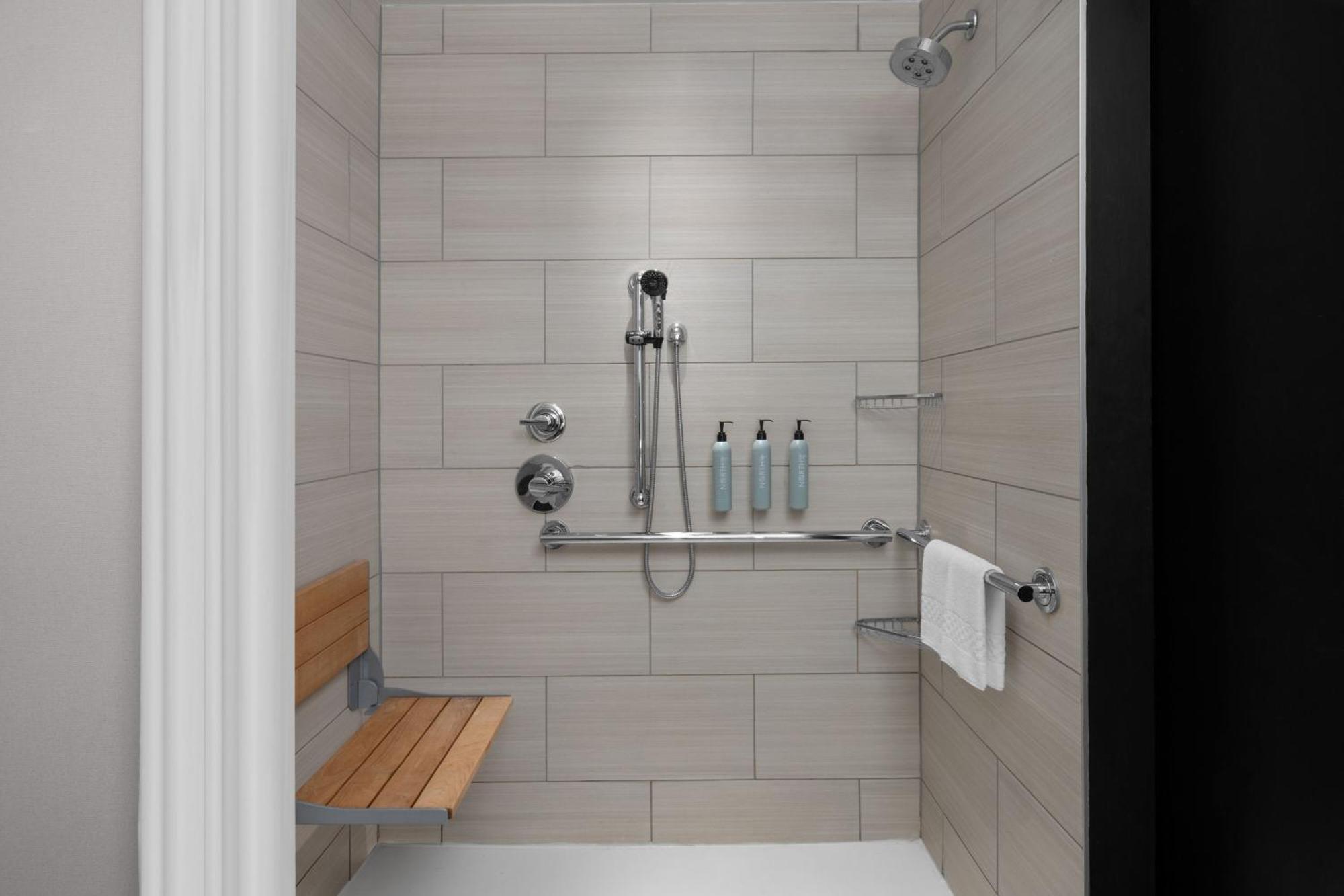 Hotel Courtyard By Marriott World Trade Center Area 3*