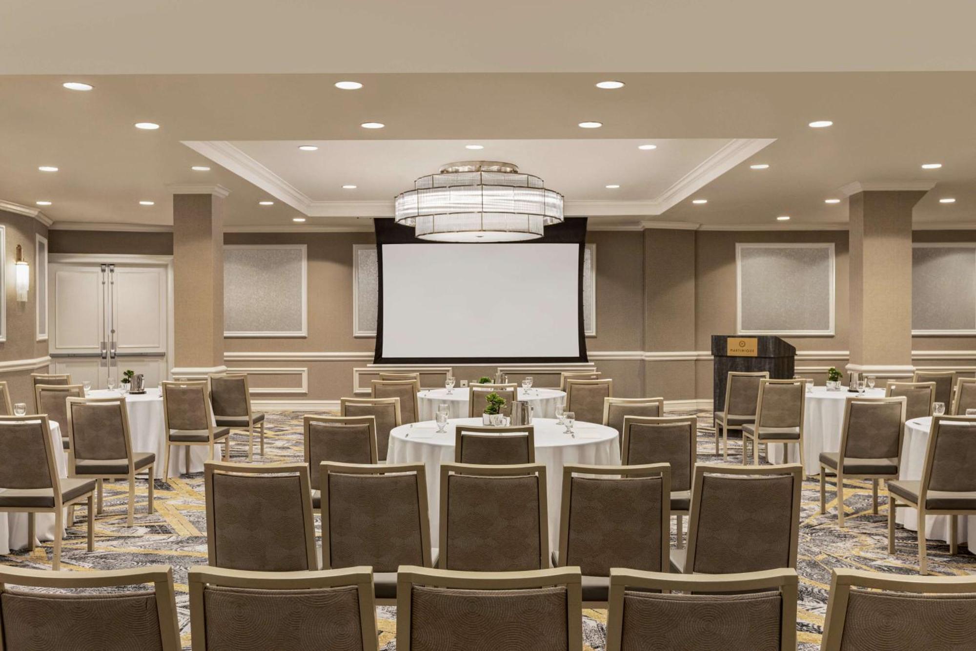 Hotel Martinique On Broadway, Curio Collection By Hilton