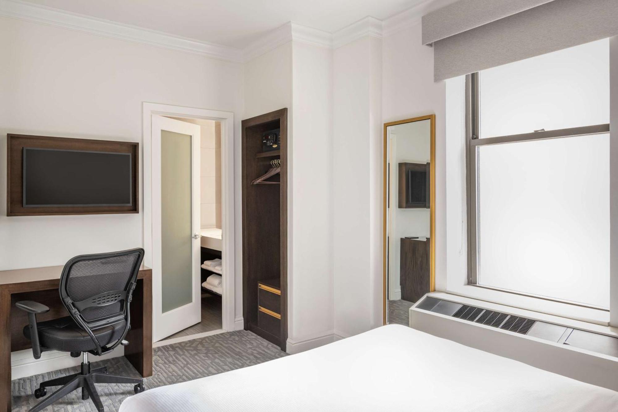 Martinique On Broadway, Curio Collection By Hilton 4* New York