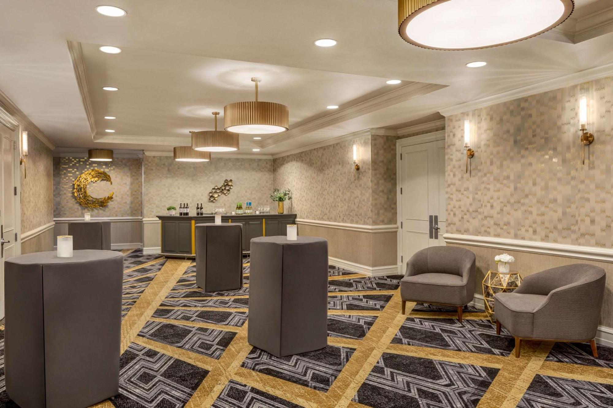 Martinique On Broadway, Curio Collection By Hilton Hotel New York