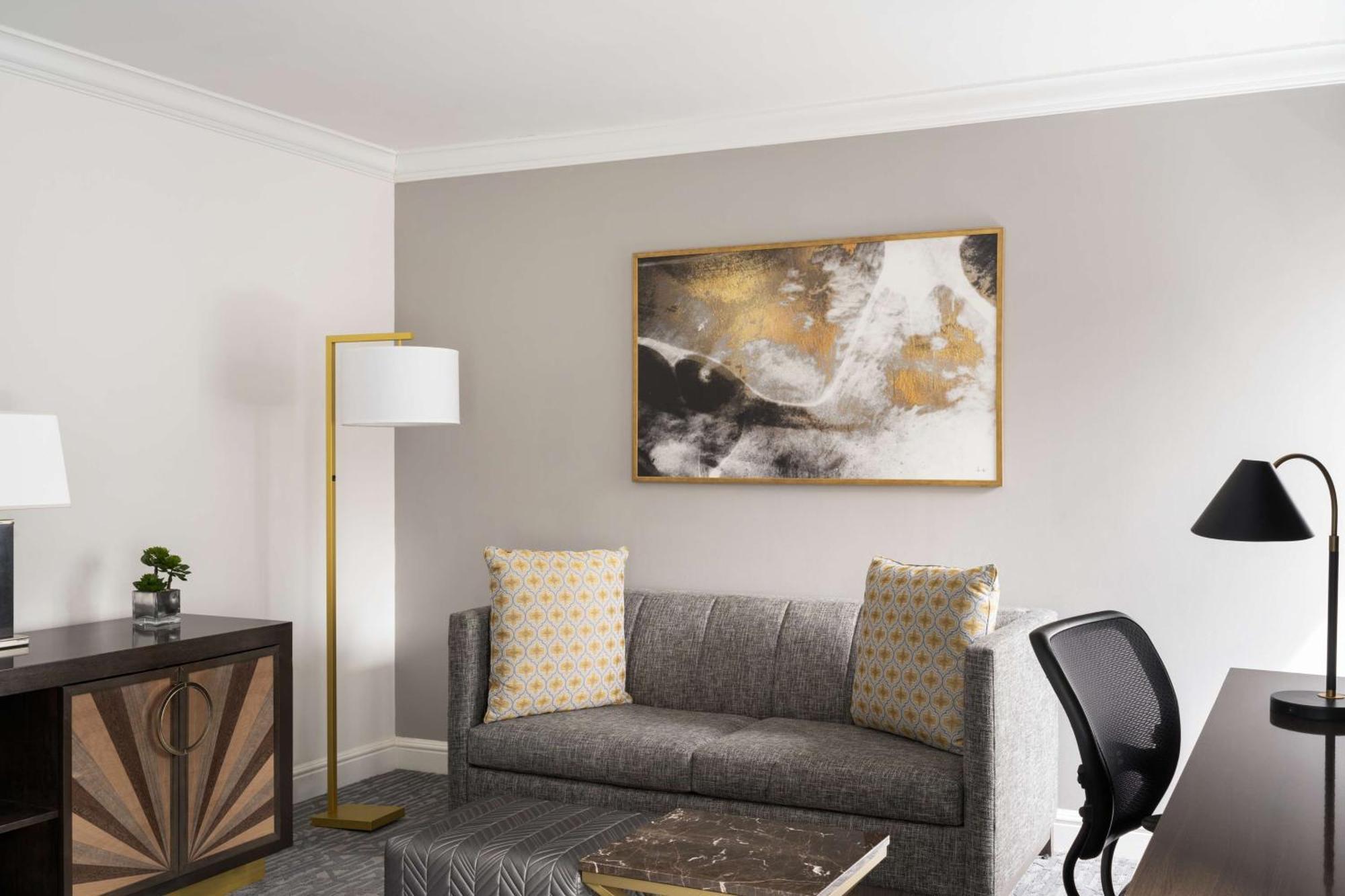 Hotel Martinique On Broadway, Curio Collection By Hilton 4*