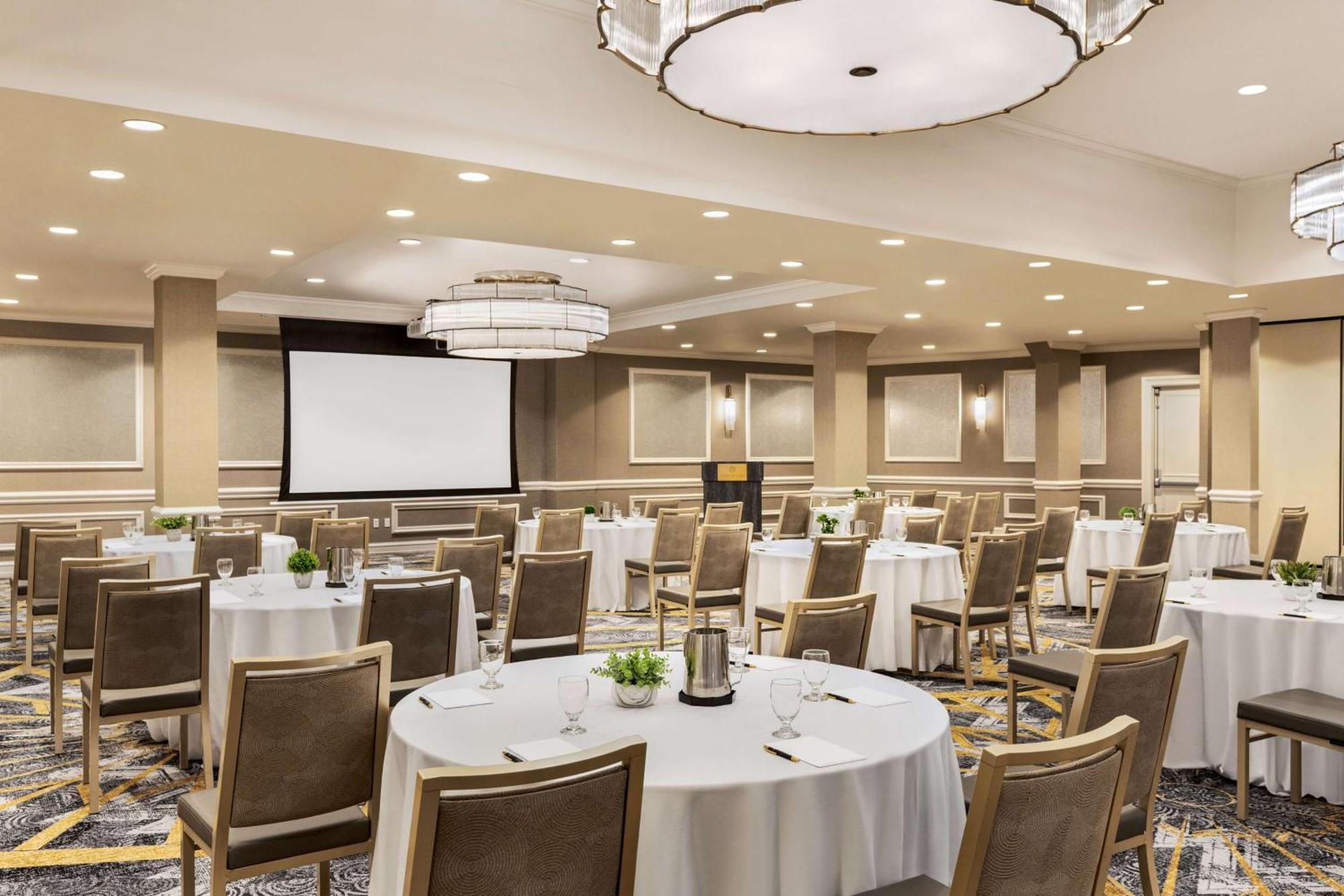 Hotel Martinique On Broadway, Curio Collection By Hilton New York