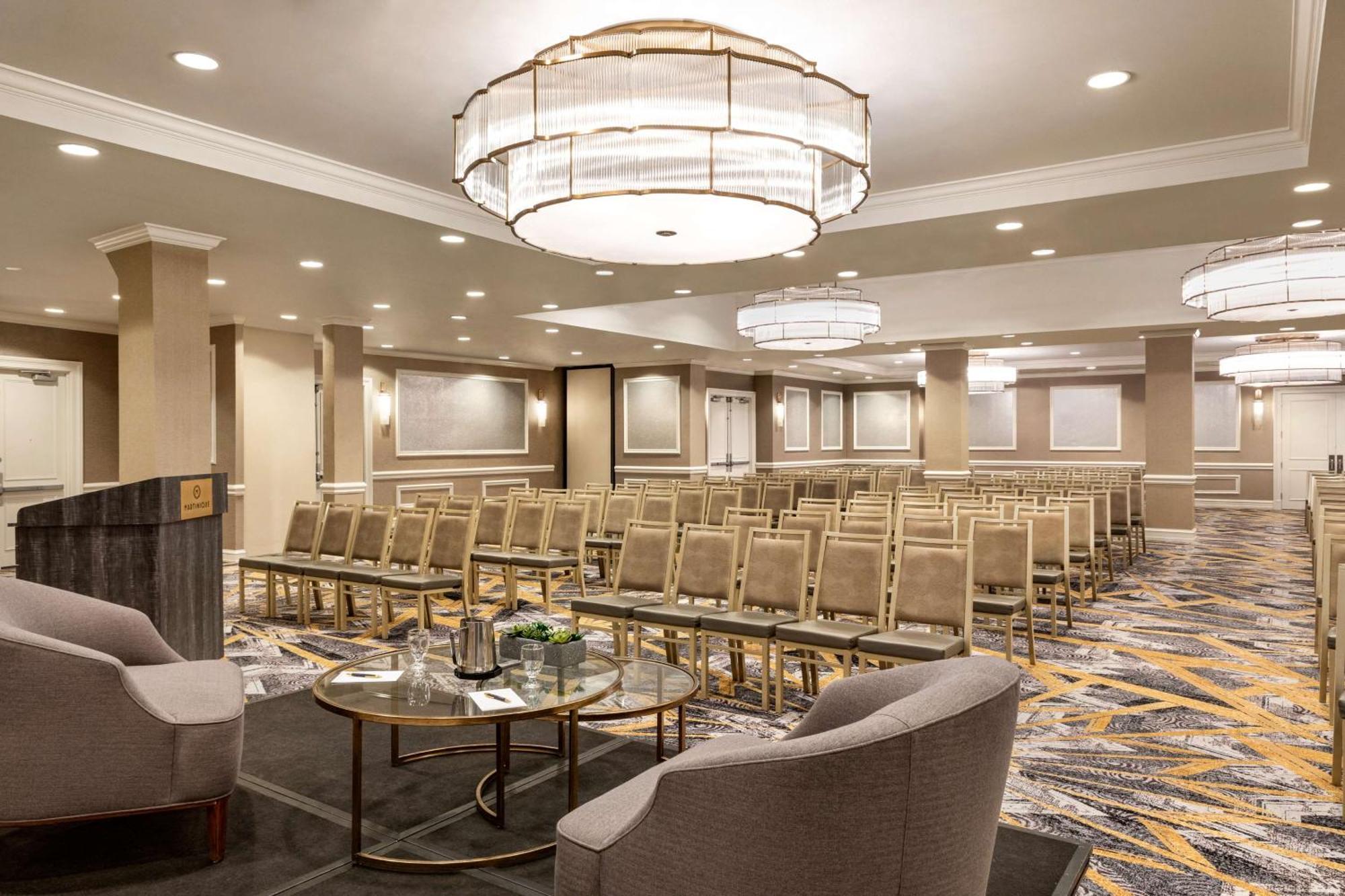 Martinique On Broadway, Curio Collection By Hilton Hotel 4*