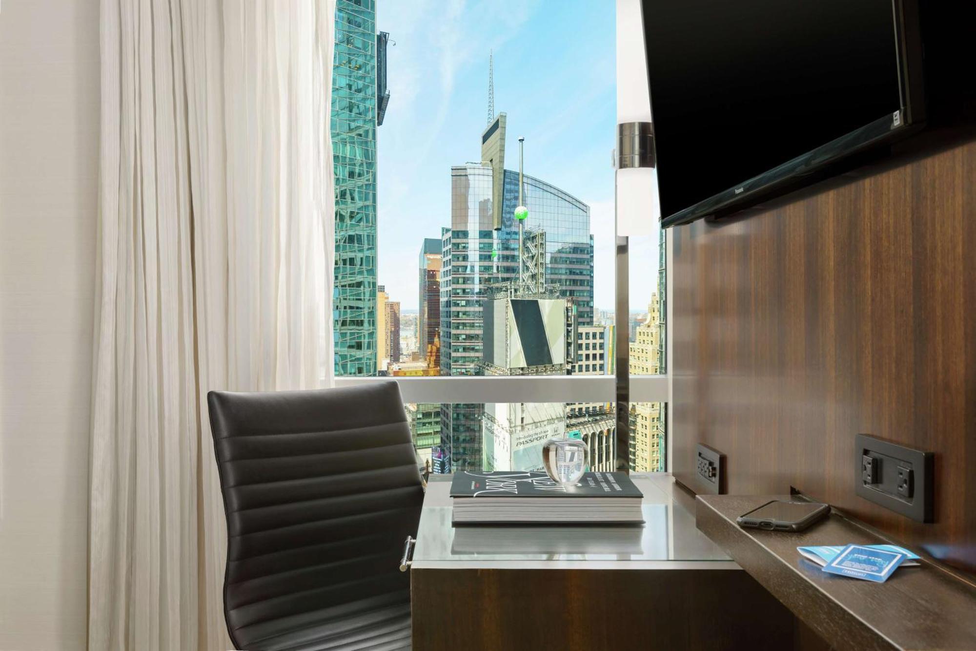 Hilton Garden - Times Square 3*