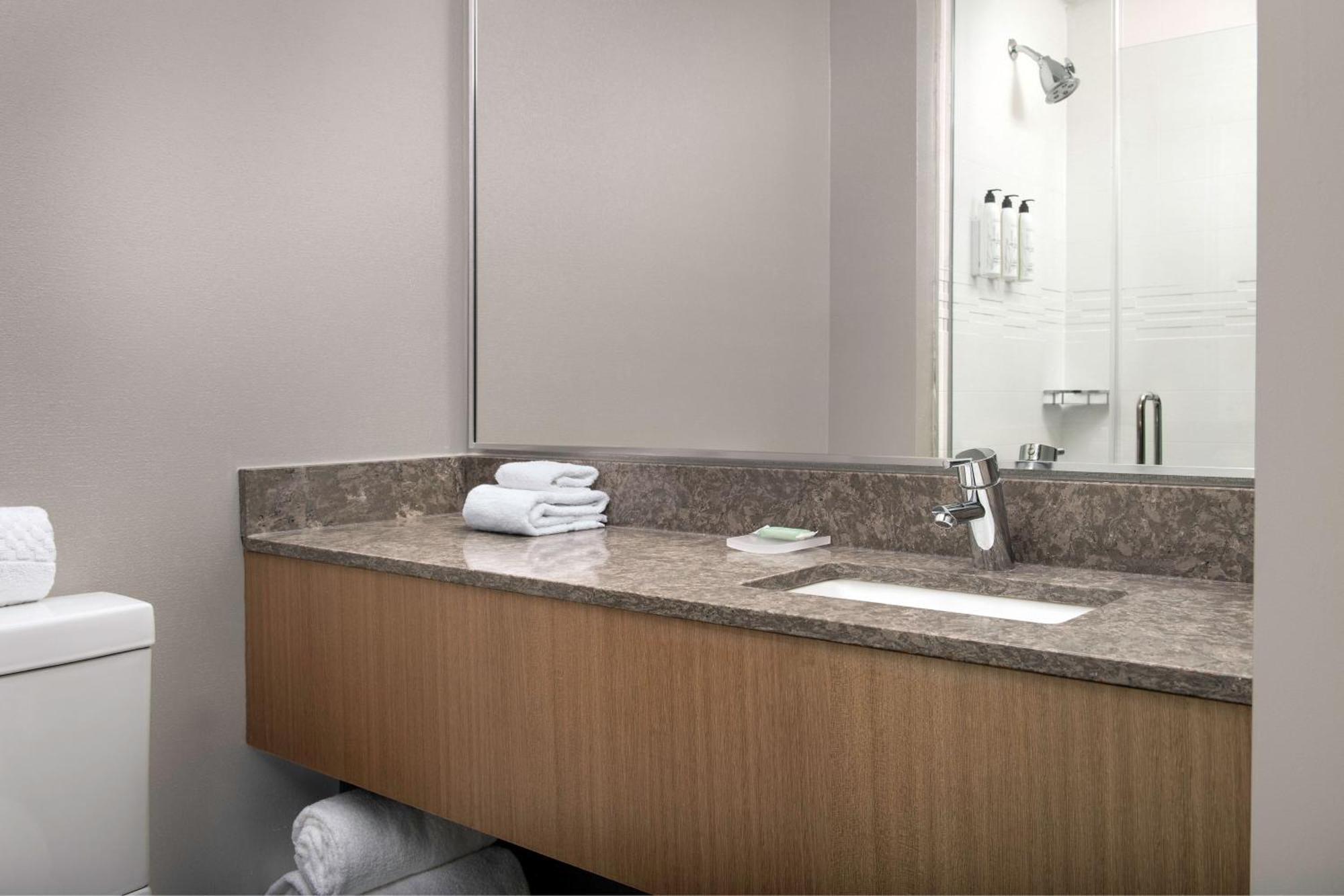 Springhill By Marriott Queens Hotel