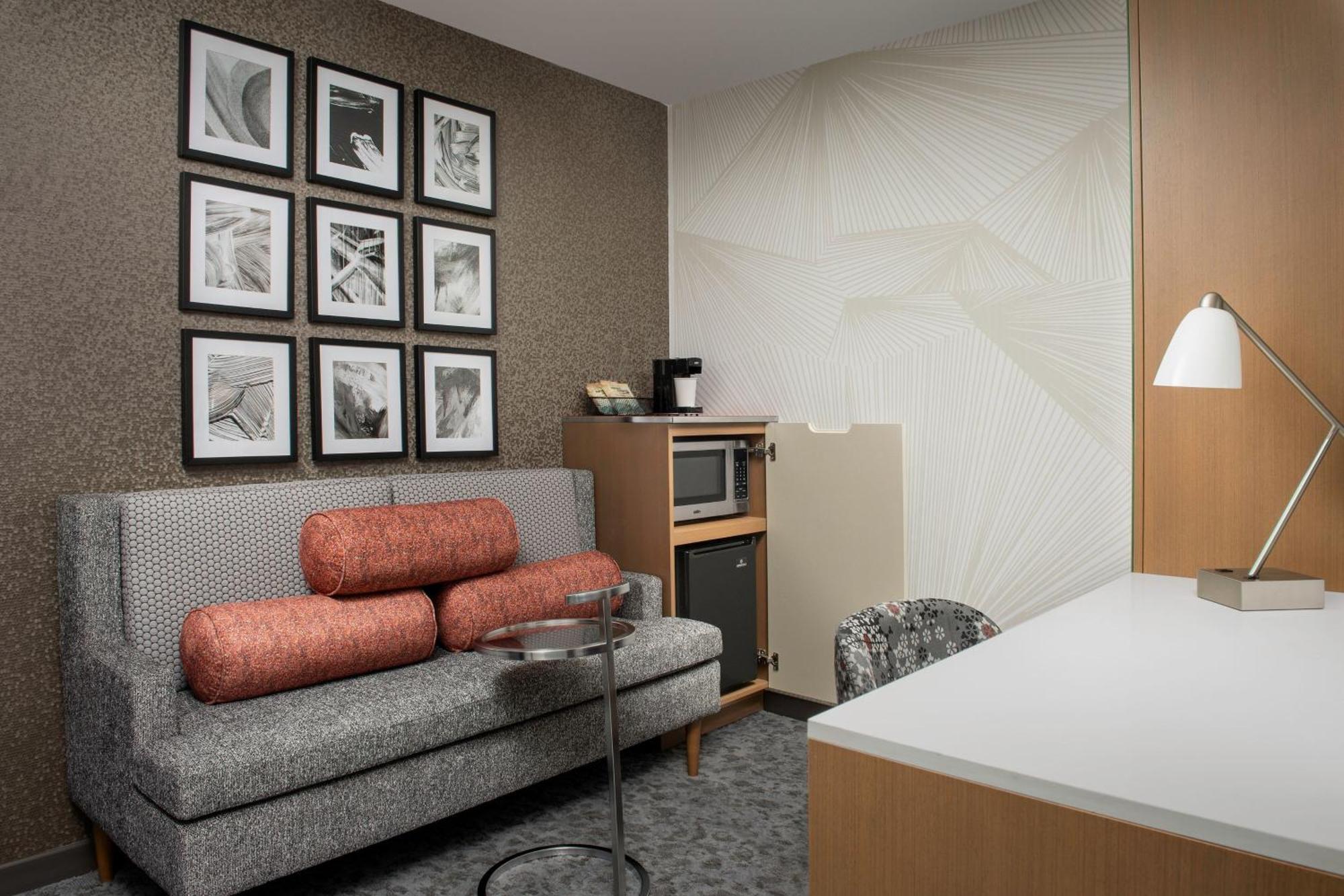 Hotel Springhill By Marriott Queens