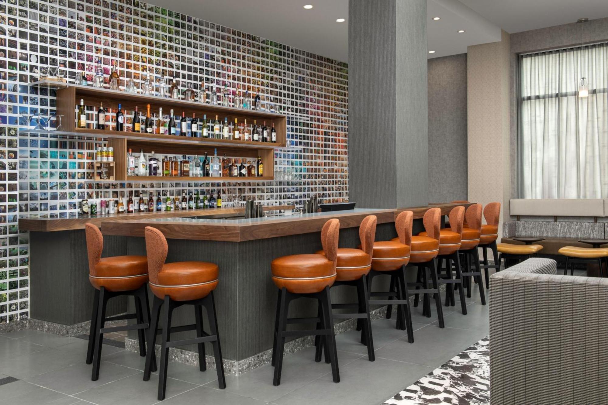 Hotel Springhill By Marriott Queens 3*