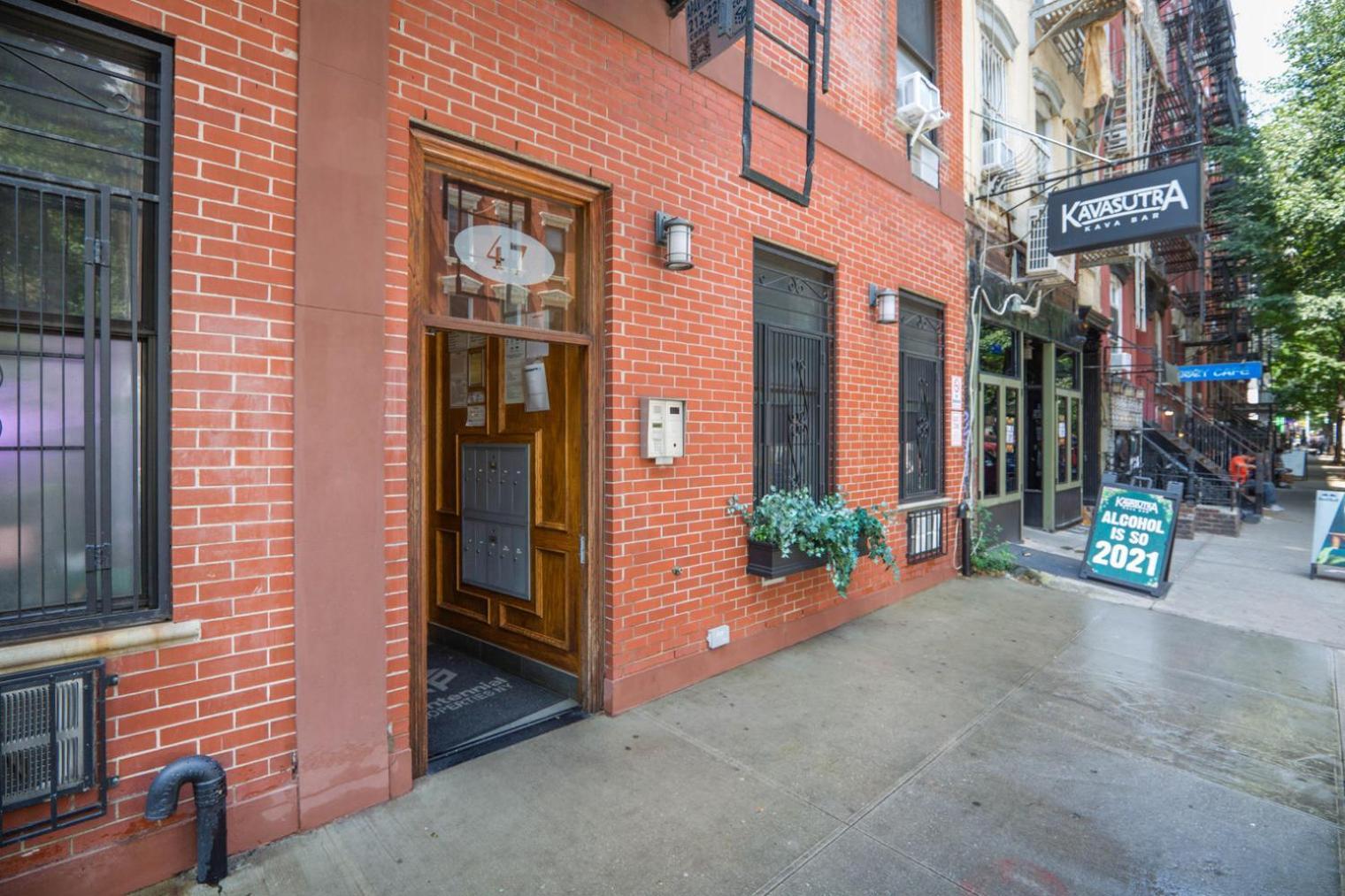 Apartment East Village 2br W Balcony Wd Nr Subway Nyc-1191 *