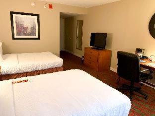 Laguardia Plaza Hotel 3*