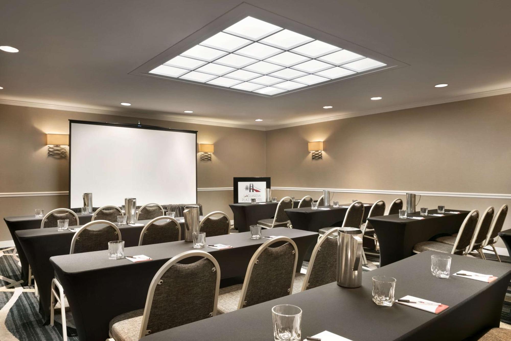 Laguardia Plaza Hotel