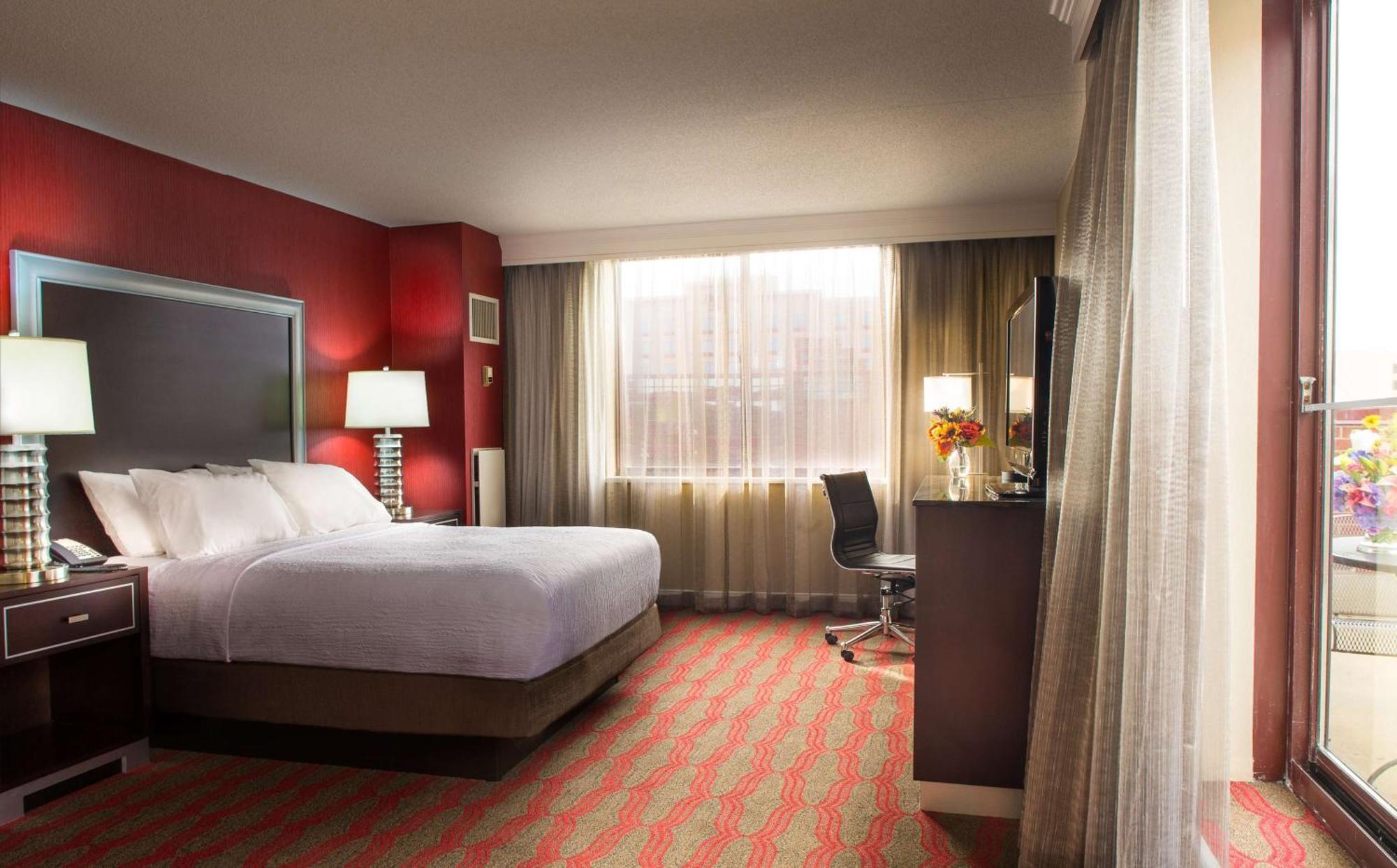 Hotel Laguardia Plaza 3*