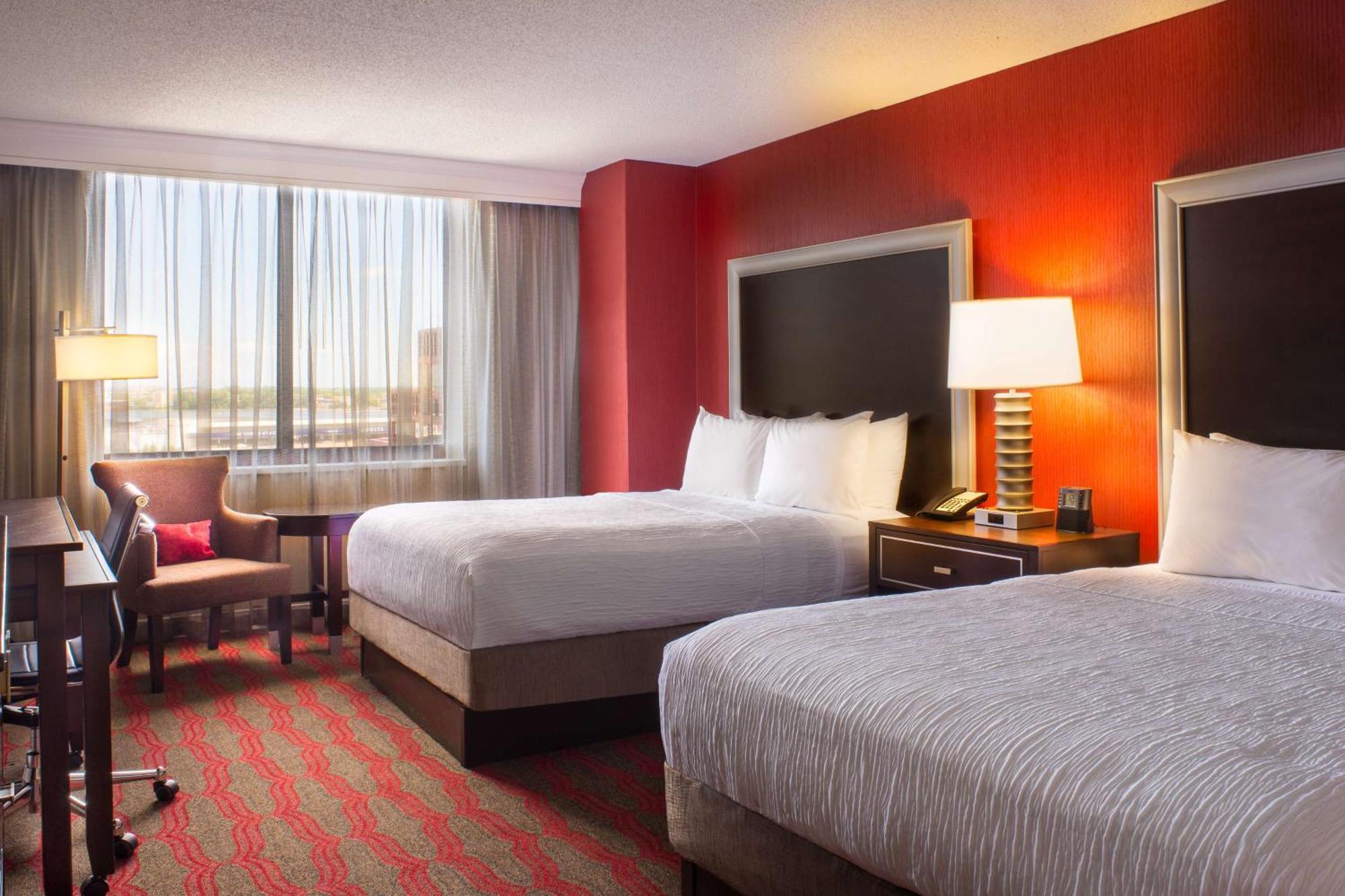 Laguardia Plaza Hotel 3*