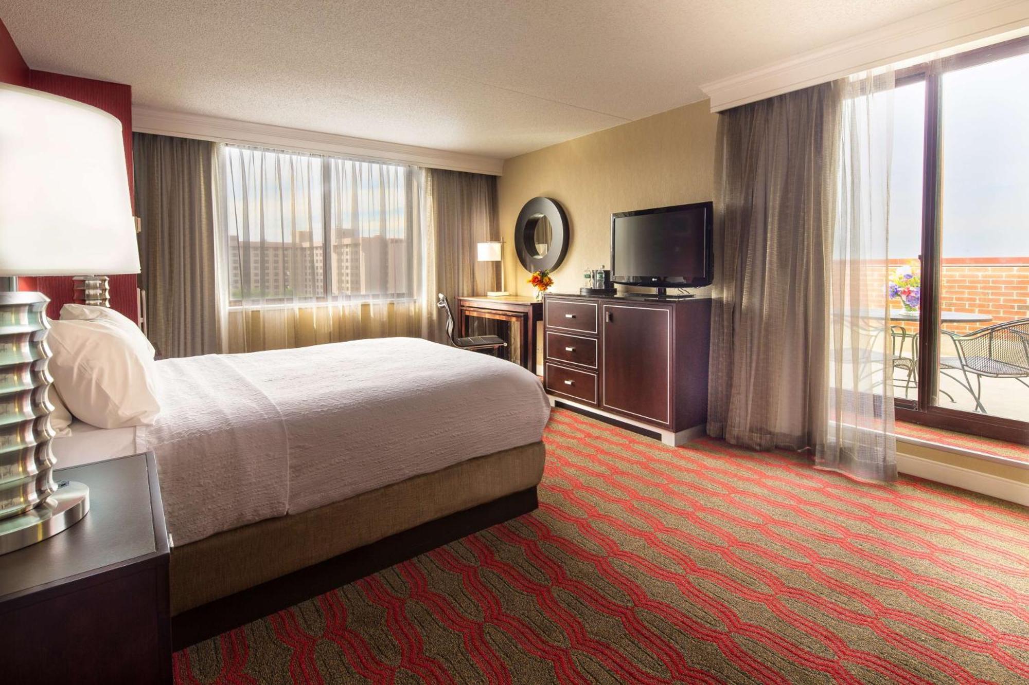 Laguardia Plaza Hotel