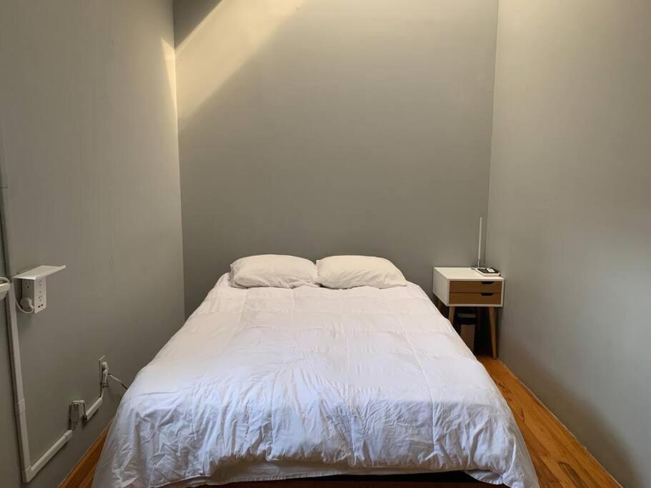 Apartment Beautiful & Massive 4 Bdr With Bonus Perks! *