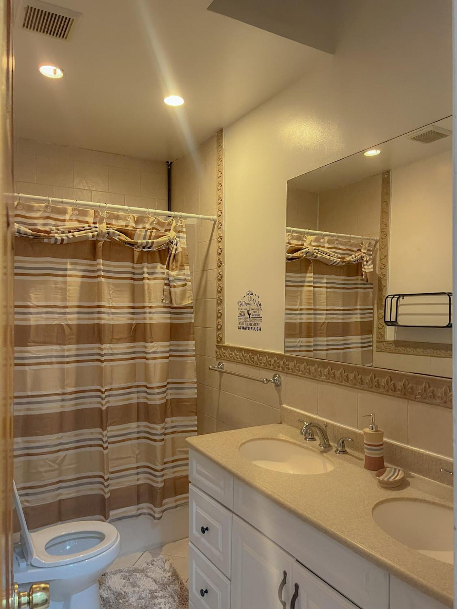 2 Bedroom Bliss In College Point Apartment *