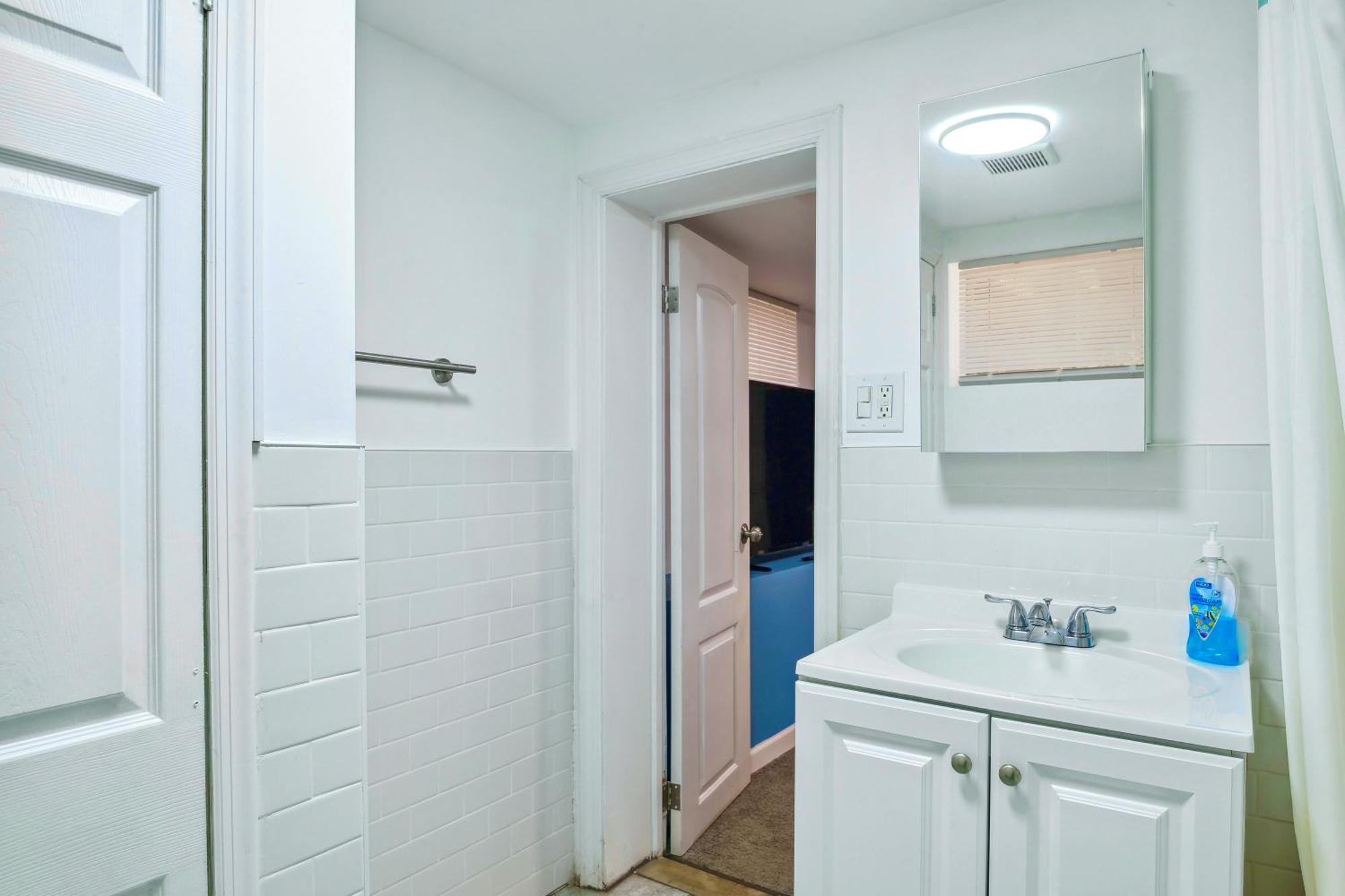 Luxury Lower Ground 2bd - Manhattan Beach Apartment