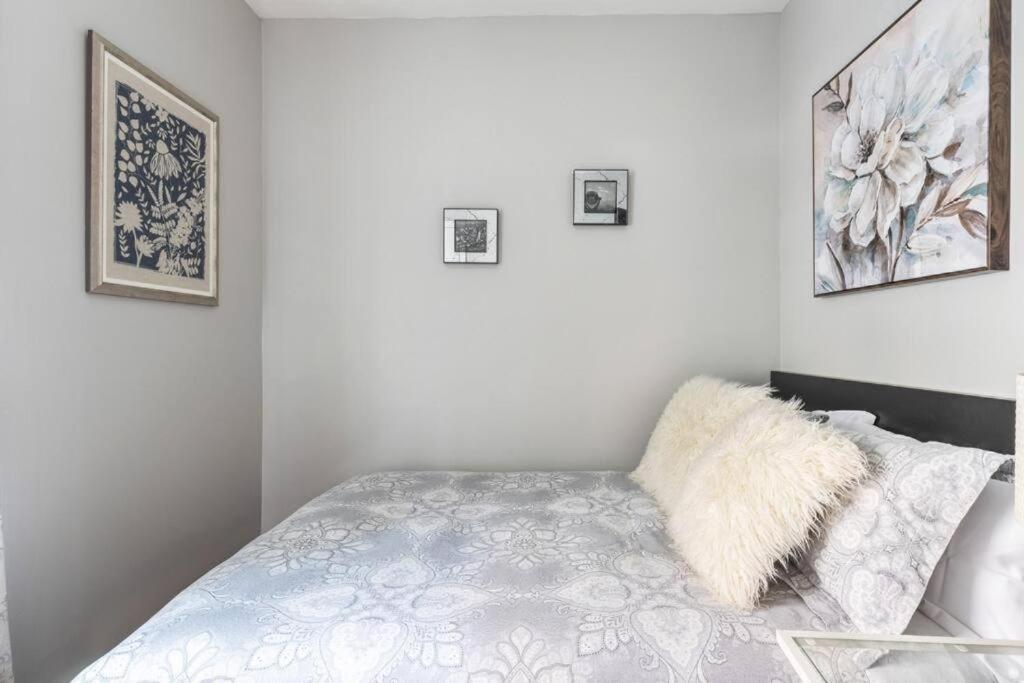 Spacious 4 Bedroom Apartment *