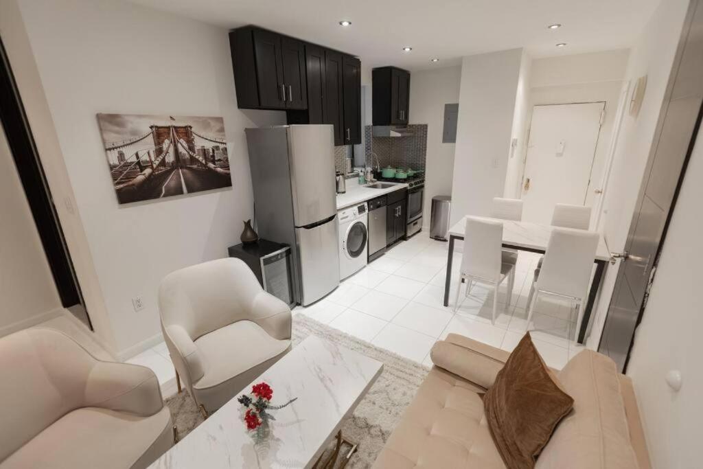 Magnificent 5 Bedroom Apt In Nyc! Apartment *